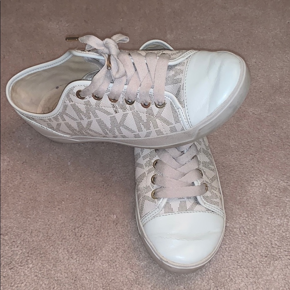 Micheal Kors lace up Sneakers